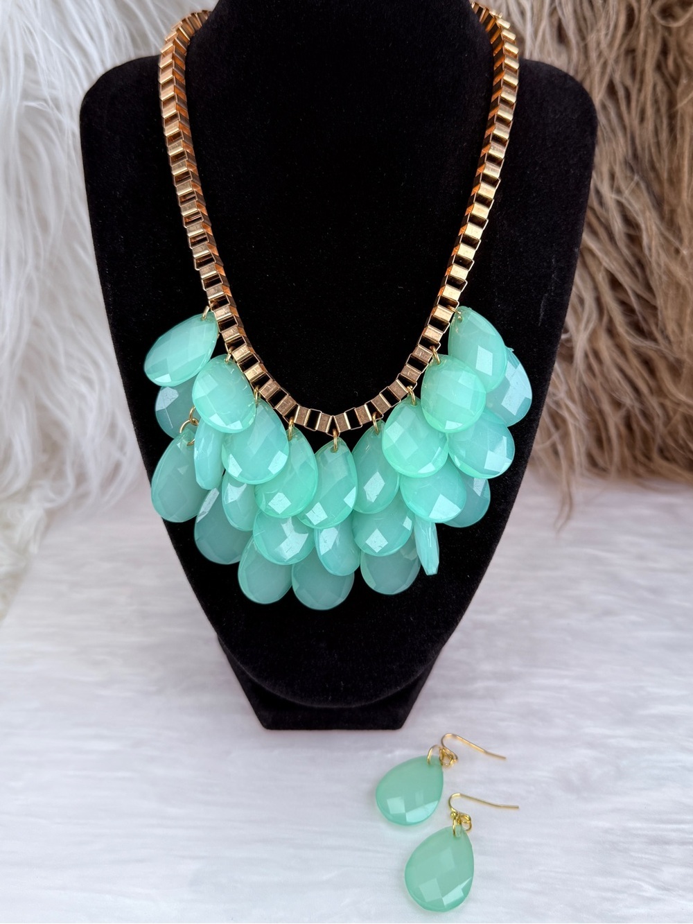 Necklace & Earrings Set - Mint Green Goldtones